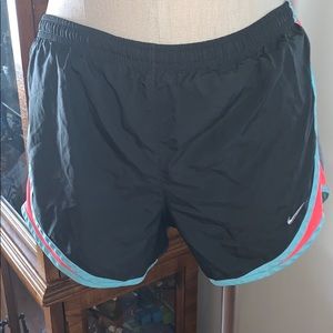 Nike dri-fit lined shorts drawstring closer XS